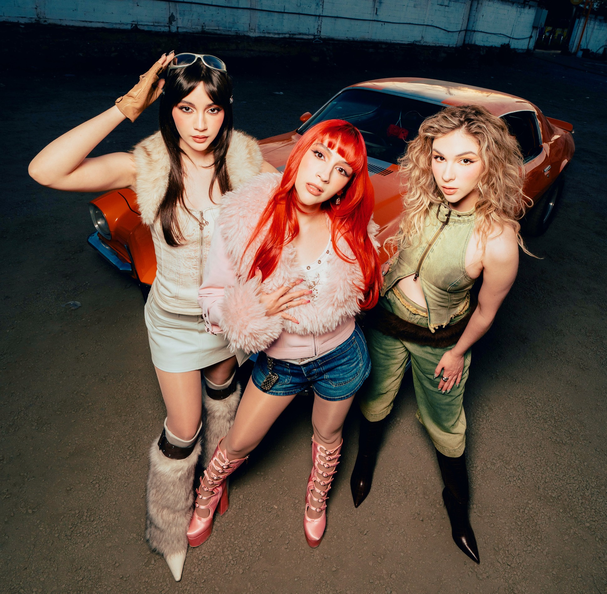 THE WARNING – Acoustic Feature and Interview